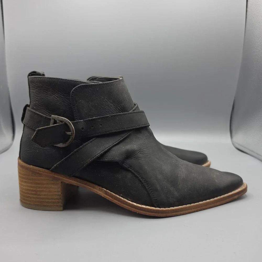 Free People Ankle Boots Womens 38 Black Leather Distressed Pointed Ankle Strap